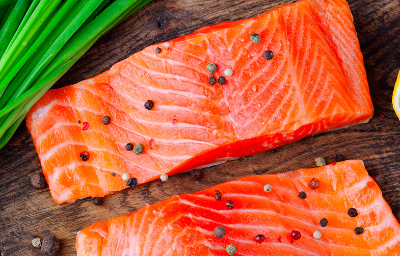 alimentos-para-manter-a-pele-saudavel-o-ano-todo-salmão