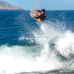 Theo Fresia lança curso inovador para fortalecer seu surf sem sair de casa
